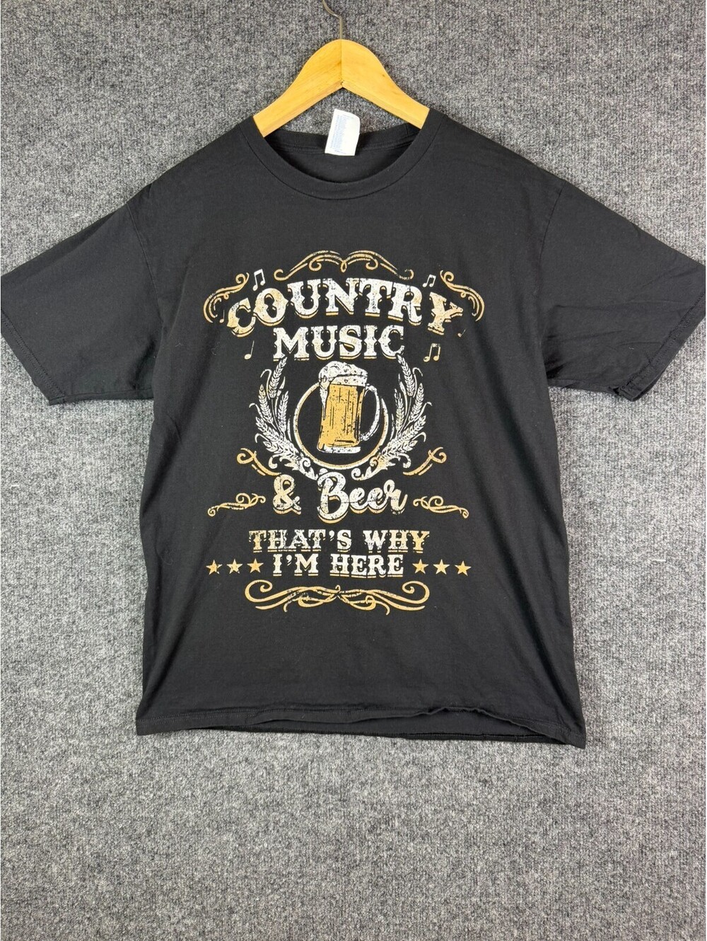Country Music and Beer Thats Why Im Here Graphic T-Shirt Medium Black Mug Distre